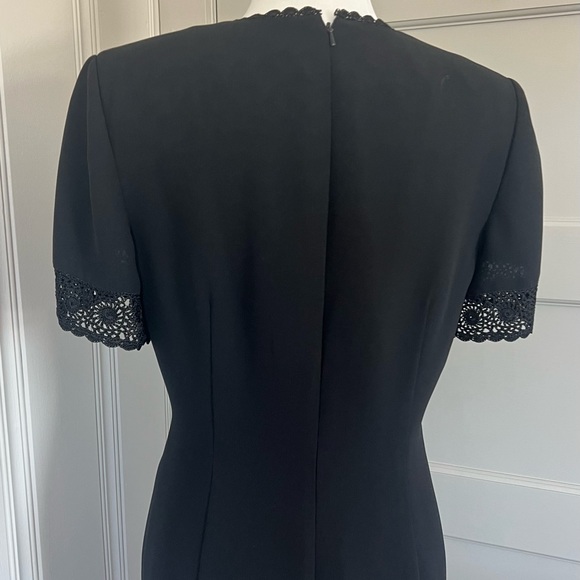 Talbots Dress Black Crepe Short Sleeved Dress Embroidered V-Neckline Sleeves 12P - Picture 6 of 14